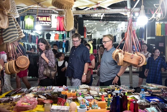 Hanh Thong Tay Night Market in Saigon